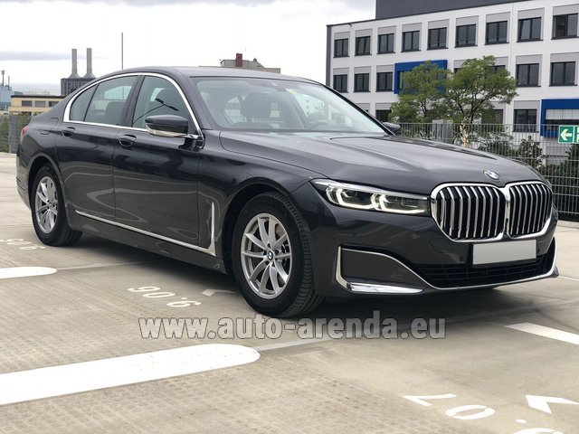 Rental BMW 730d xDrive in the München airport