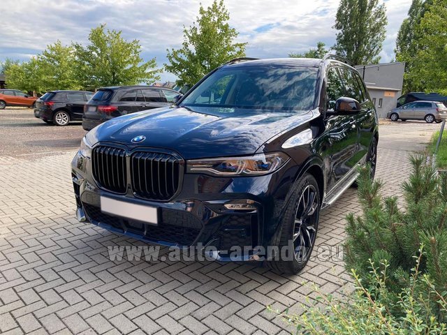 Rental BMW X7 XDrive 30d (6 seats) High Executive M Sport TV in the München airport