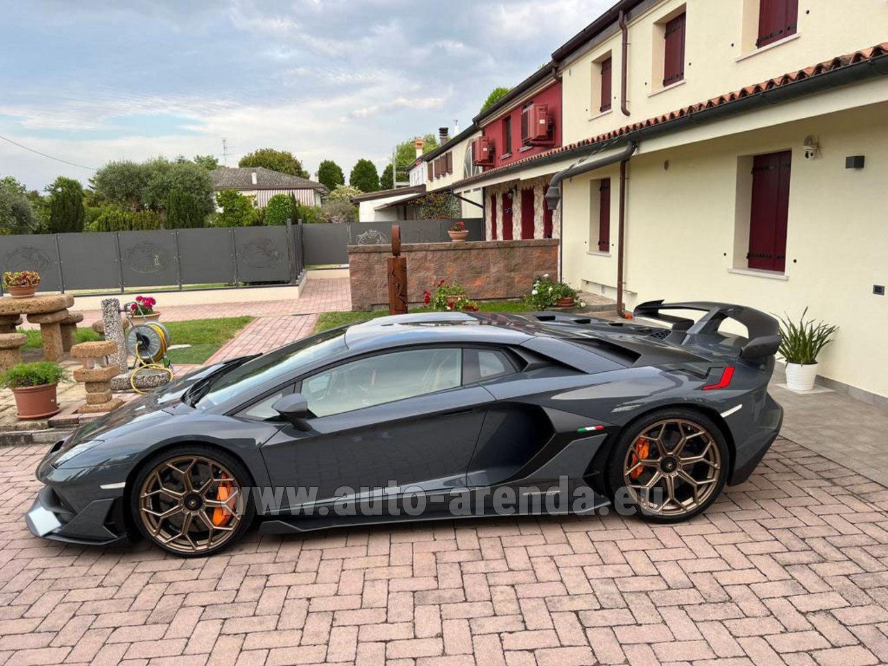 Rent Lamborghini Aventador SVJ in Schwanthalerhöhe | Auto-Arenda