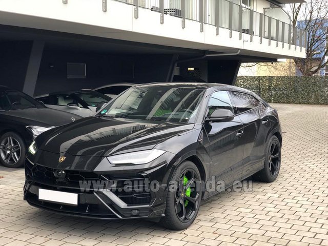 Rental Lamborghini Urus Black in Maxvorstadt