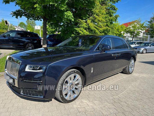 Rental Rolls-Royce GHOST Long in the München airport